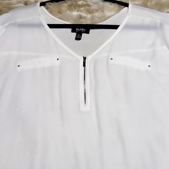 EUC White multimedia hi-lo top - Picture 3 of 6